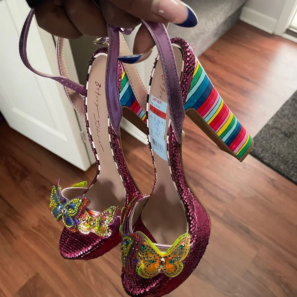 🦋 Beautiful Betsy Johnson Colorful Butterfly Embellished Women's Heels - Picture 2 of 8